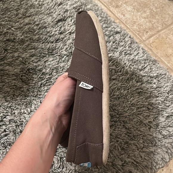 Women’s Toms olive color size 9 - Picture 6 of 8